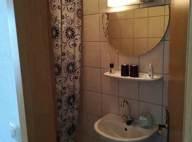 Zum Anker מלון 2*